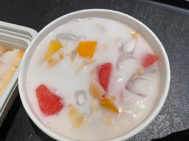 A fruit-forward qingbuliang with watermelon, yellow fruit and translucent jellies in a milky base